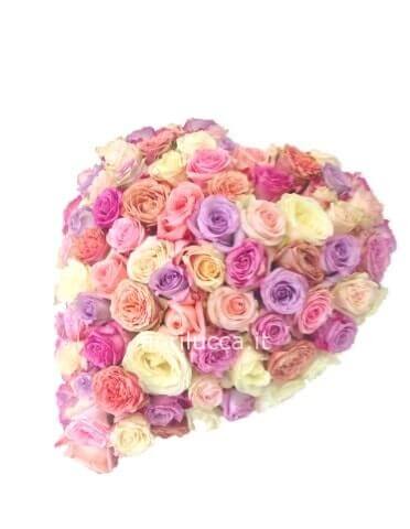 Cuore piccolo di rose assortite